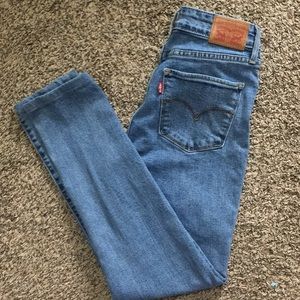 Levi’s high rise skinny jeans short